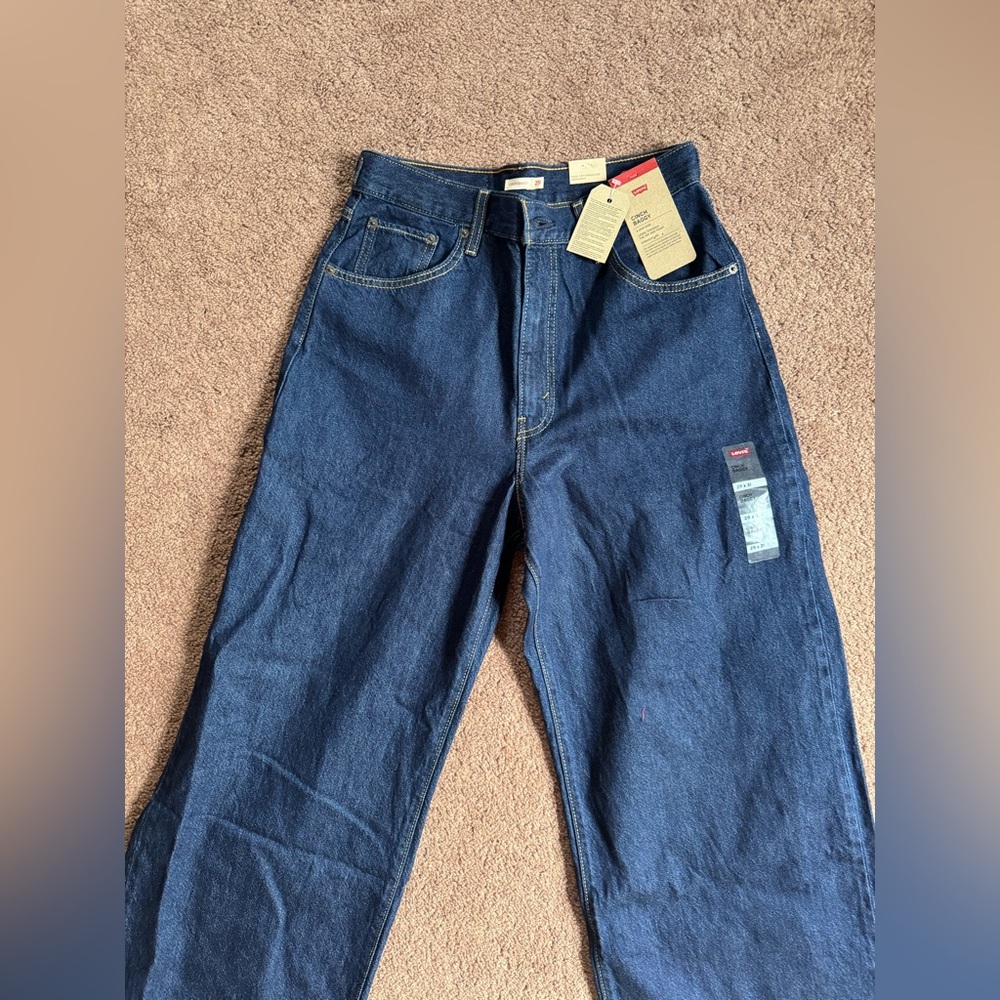 Women’s Levi Cinched Waist Jeans